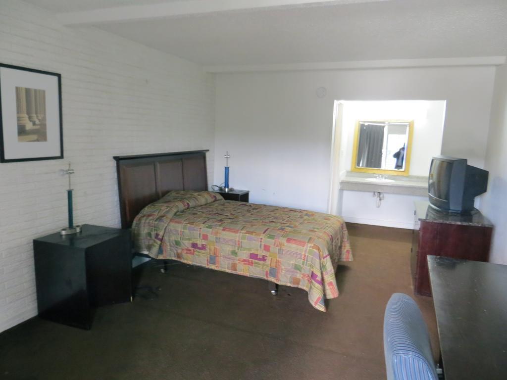 A2B Budget Hotel Decatur Room photo