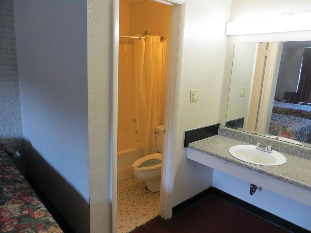 A2B Budget Hotel Decatur Room photo